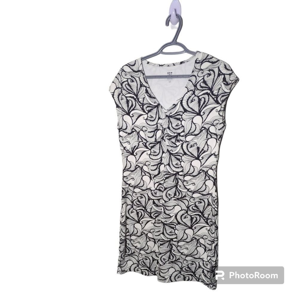 Title Nine Black White Patterned V-Neck Ruched Athleisure Dress Medium